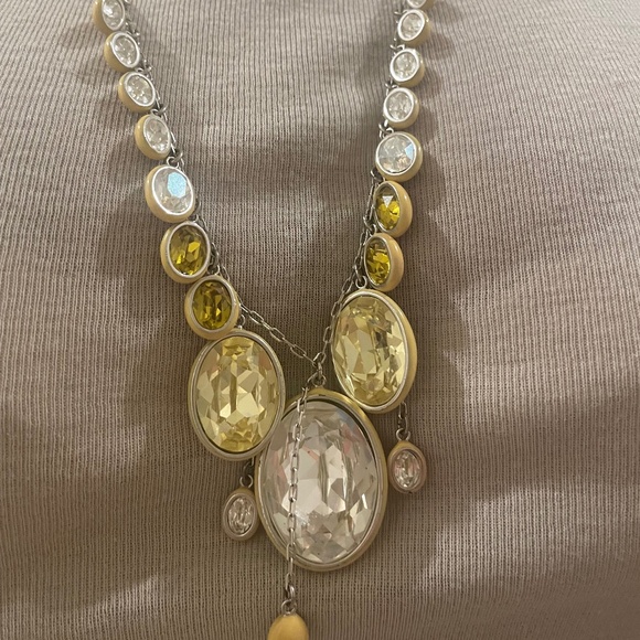 - RARE! VINTAGE SWAROVSKI Tiered Topaz Clear Oval 20 Stones 15” Necklace Y… - Picture 5 of 7